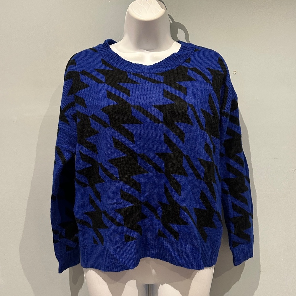 36 Point 5 Blue and Black Houndstooth Patterned Sweater Medium